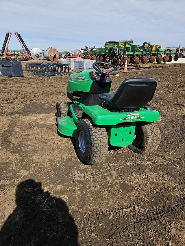 Image of John Deere Sabre equipment image 3