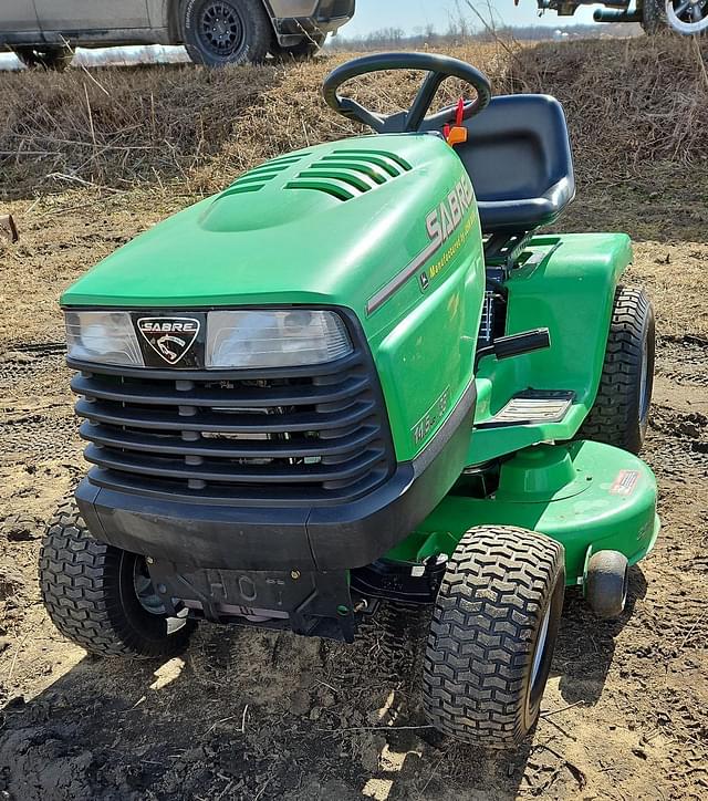 Image of John Deere Sabre equipment image 4