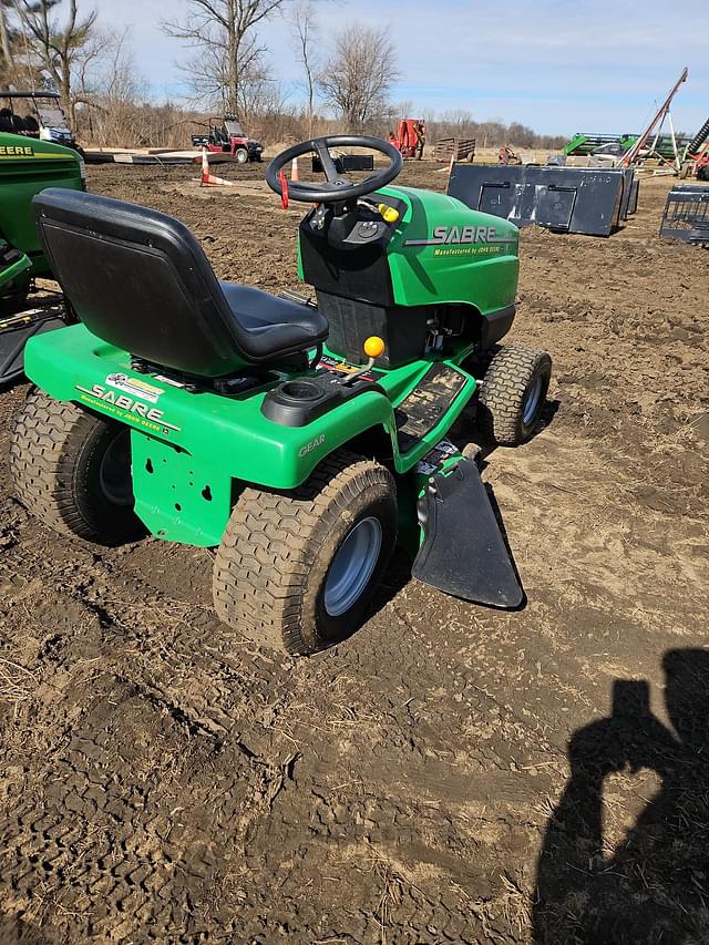 Image of John Deere Sabre equipment image 2