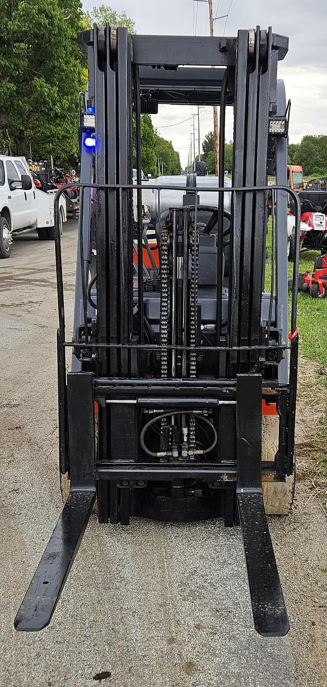 Image of Toyota 7FG0U25 equipment image 4