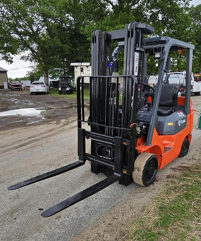 Image of Toyota 7FG0U25 equipment image 1