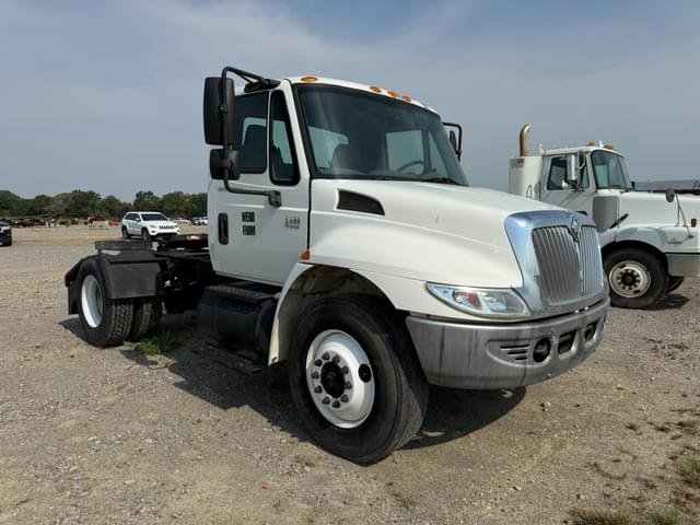 Image of International 4400 equipment image 2