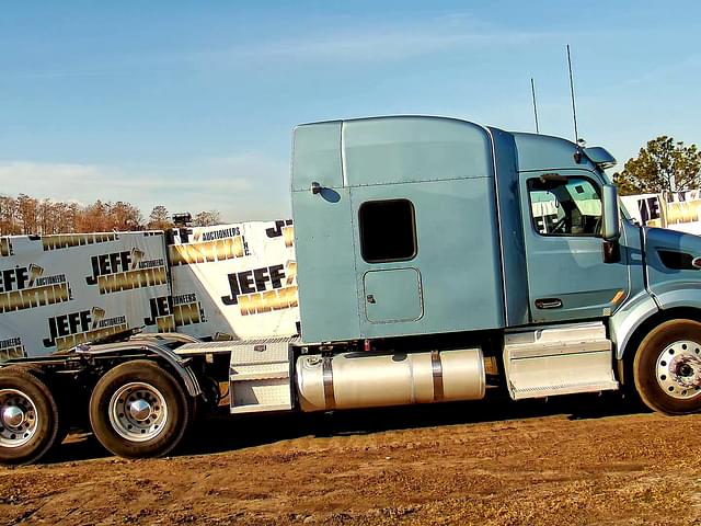 Image of Peterbilt 579 equipment image 3