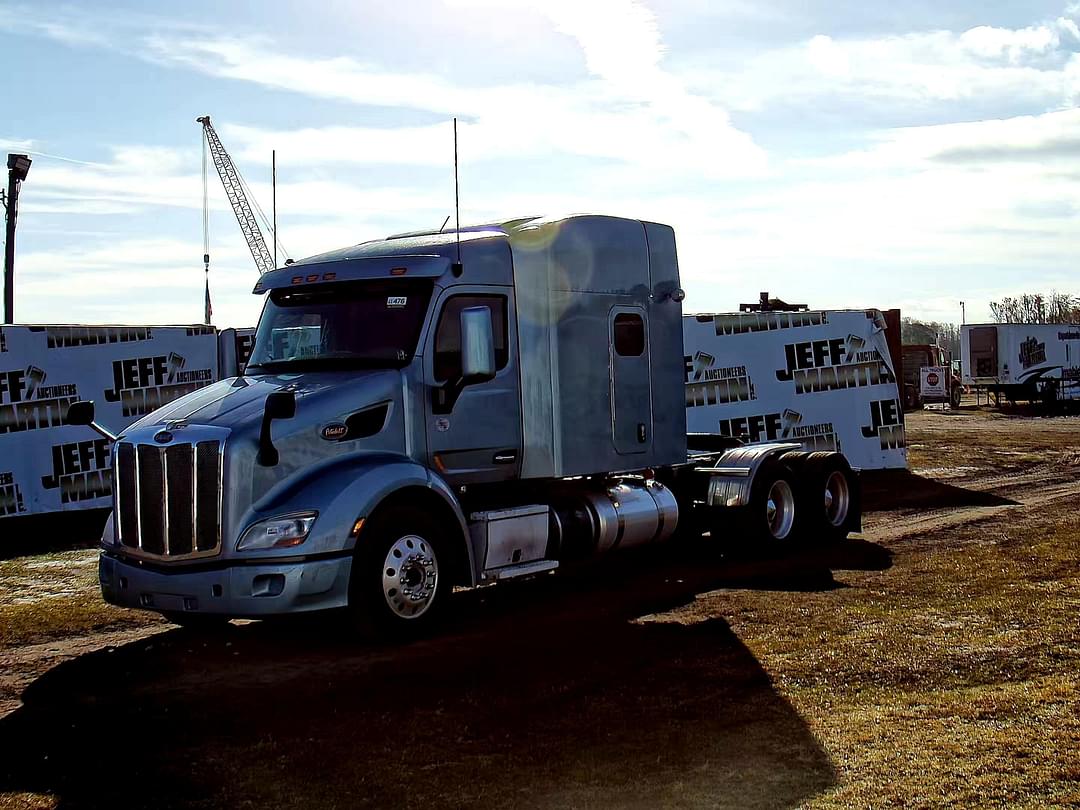 Image of Peterbilt 579 Primary image