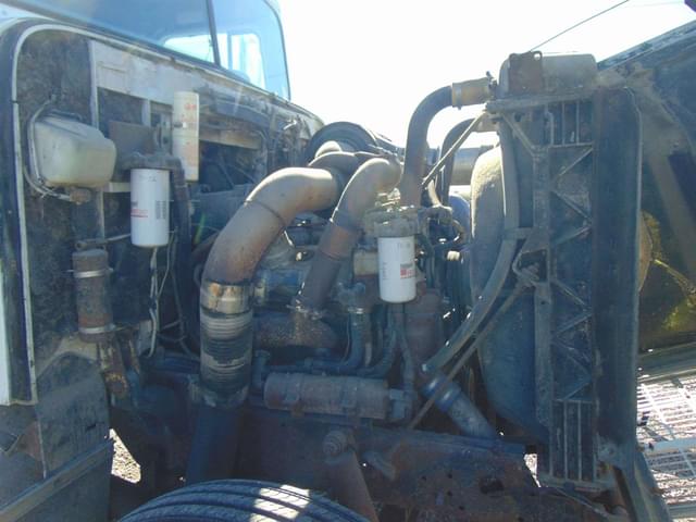 Image of International 4200 equipment image 4