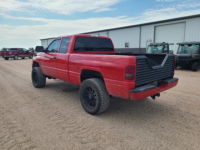 Image of Dodge Ram 2500 equipment image 3