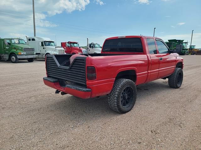 Image of Dodge Ram 2500 equipment image 2