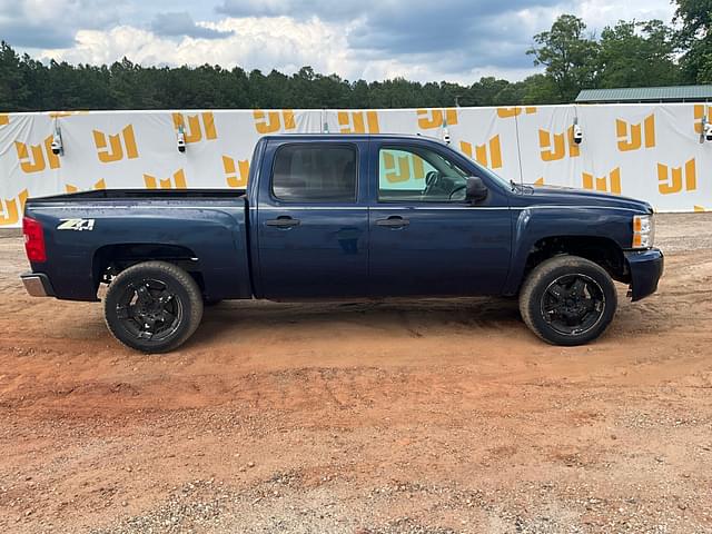 Image of Chevrolet Silverado equipment image 3