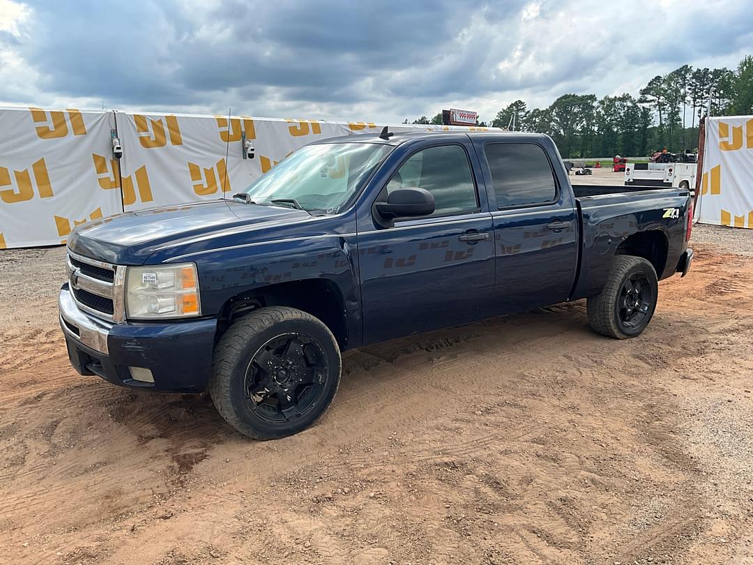 Image of Chevrolet Silverado Primary image