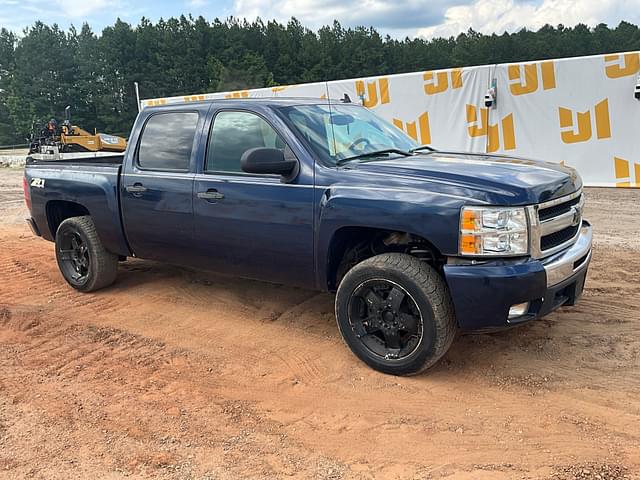 Image of Chevrolet Silverado equipment image 2