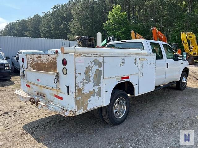 Image of Ford F-350 equipment image 3