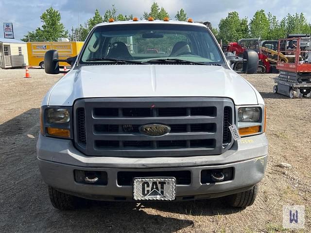 Image of Ford F-350 equipment image 1