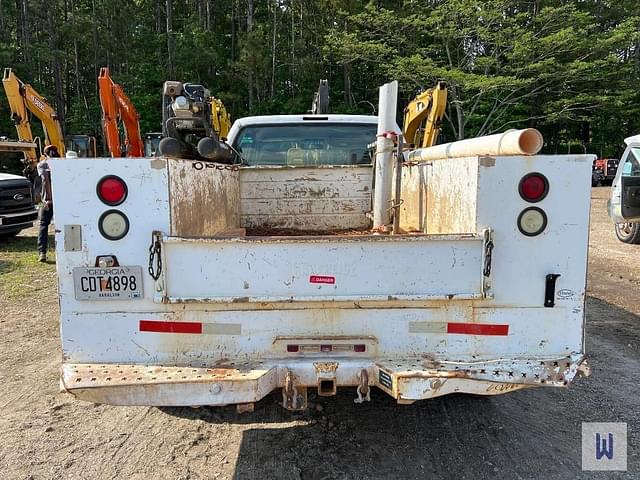 Image of Ford F-350 equipment image 4