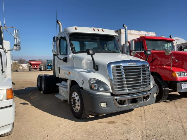 Image of Freightliner Cascadia 125 equipment image 2