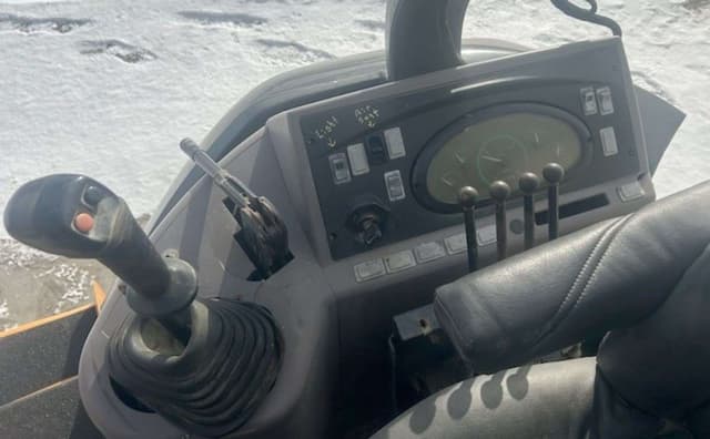 Image of Case 570MXT equipment image 4