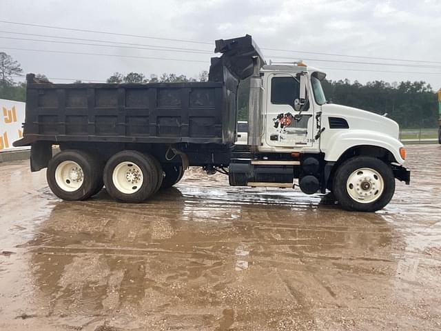 Image of Mack CV equipment image 3