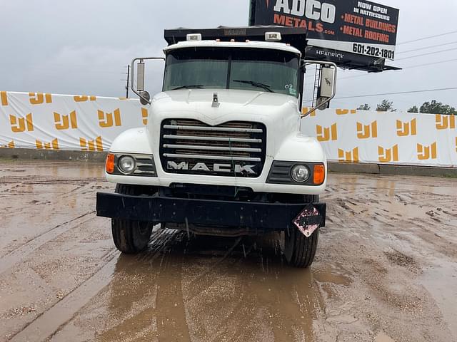 Image of Mack CV equipment image 1