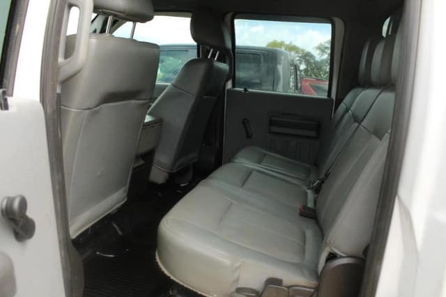 Image of Ford F-350 equipment image 2