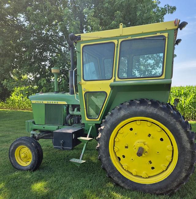 Image of John Deere 3020 equipment image 2