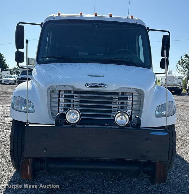 Image of Freightliner Business Class M2 equipment image 1