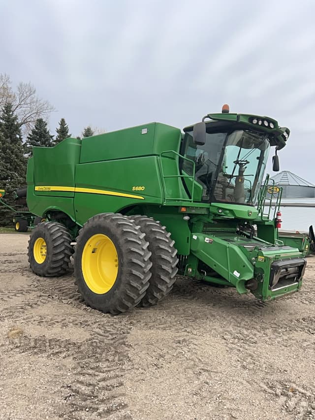 Image of John Deere S680 equipment image 2