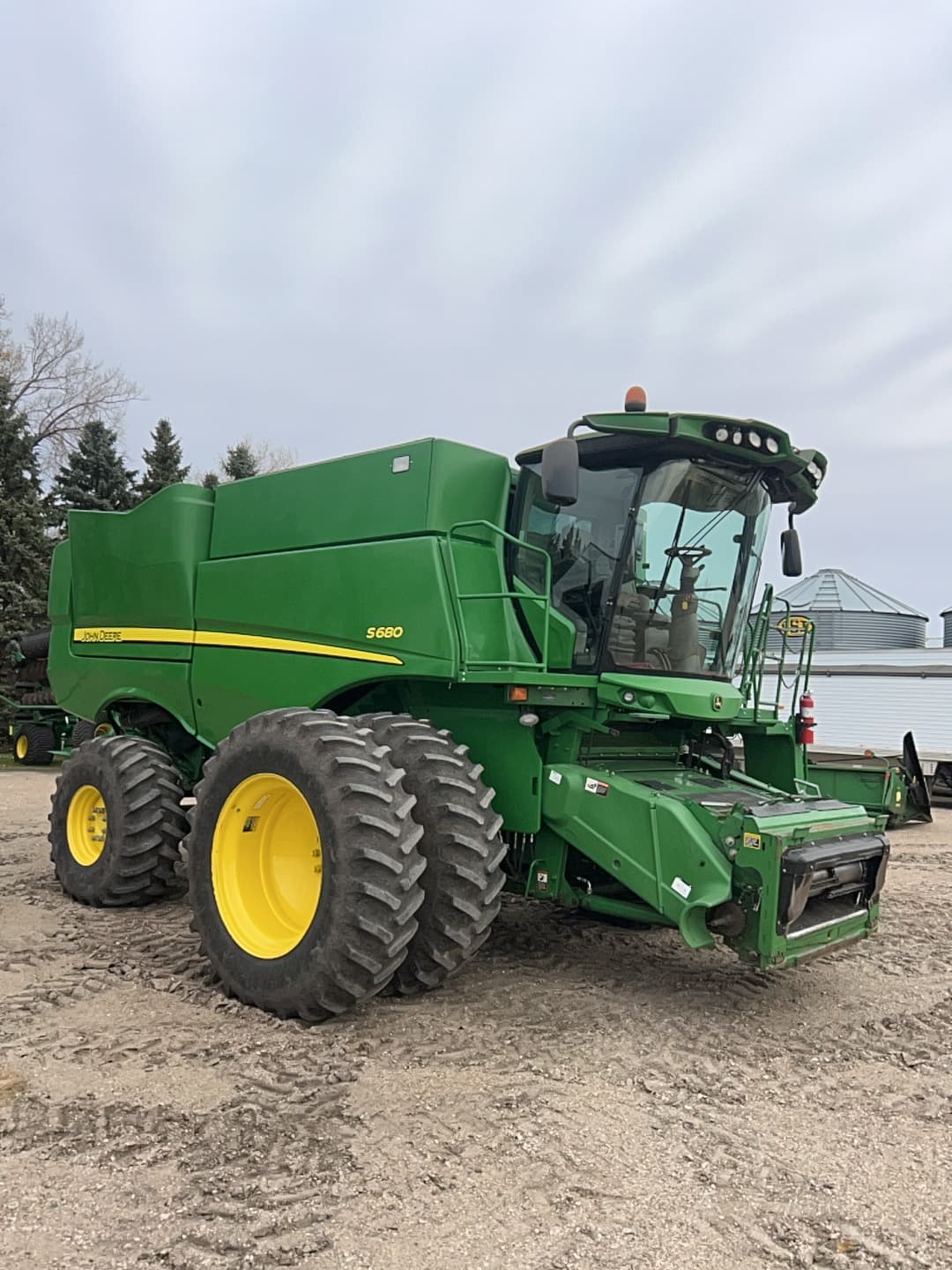 Image of John Deere S680 Primary image