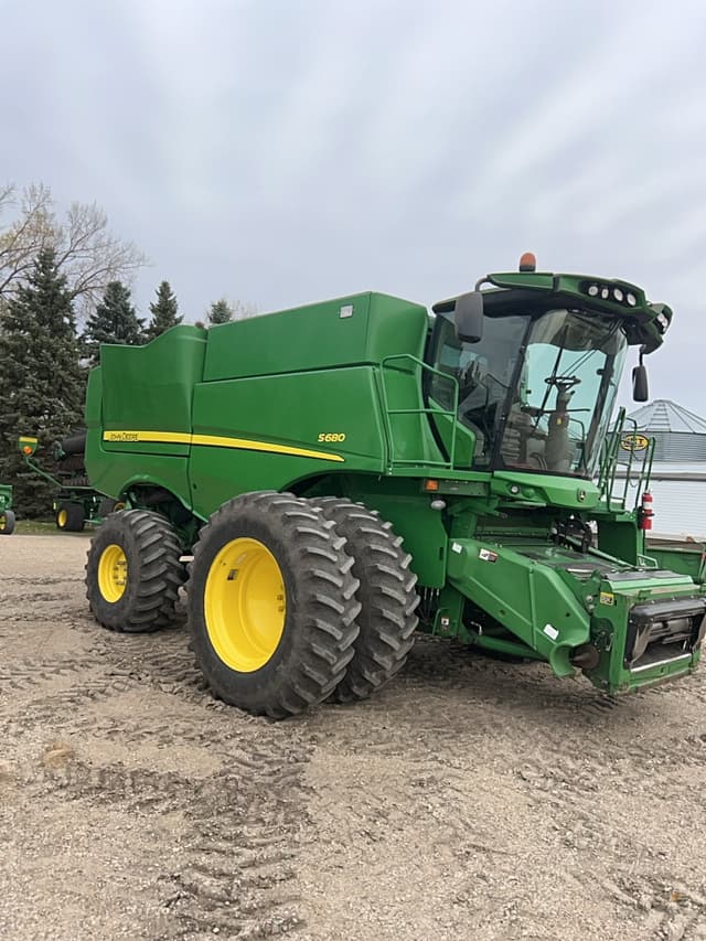 Image of John Deere S680 equipment image 1