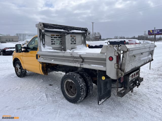 Image of Ford F-350 equipment image 2