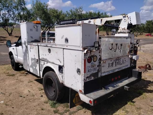 Image of Ford F-550 equipment image 2