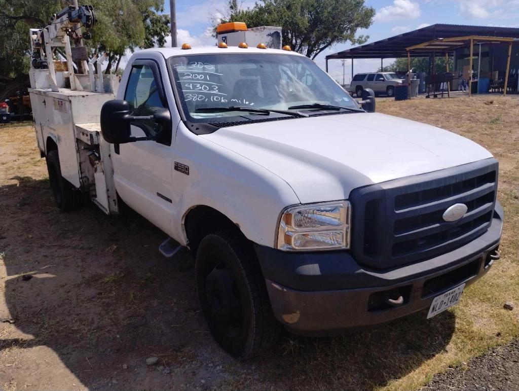 Image of Ford F-550 Primary image