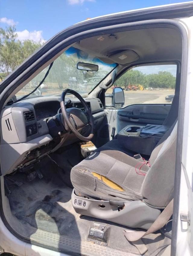 Image of Ford F-550 equipment image 4