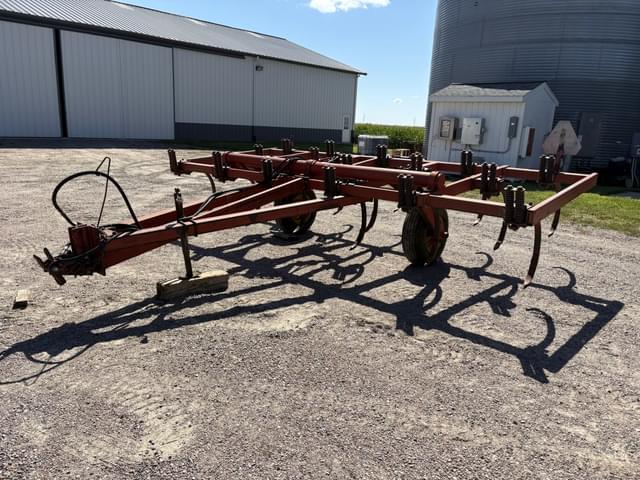 Image of Massey Ferguson 129 equipment image 2