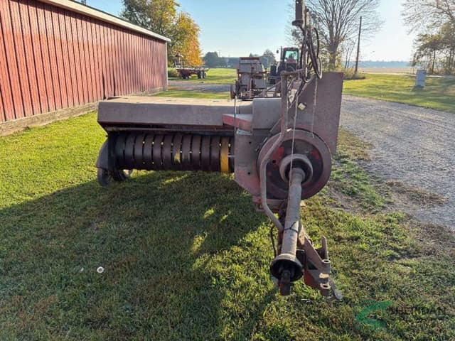 Image of New Holland 268 equipment image 3