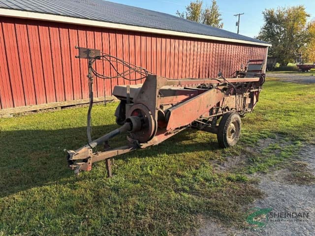 Image of New Holland 268 equipment image 2