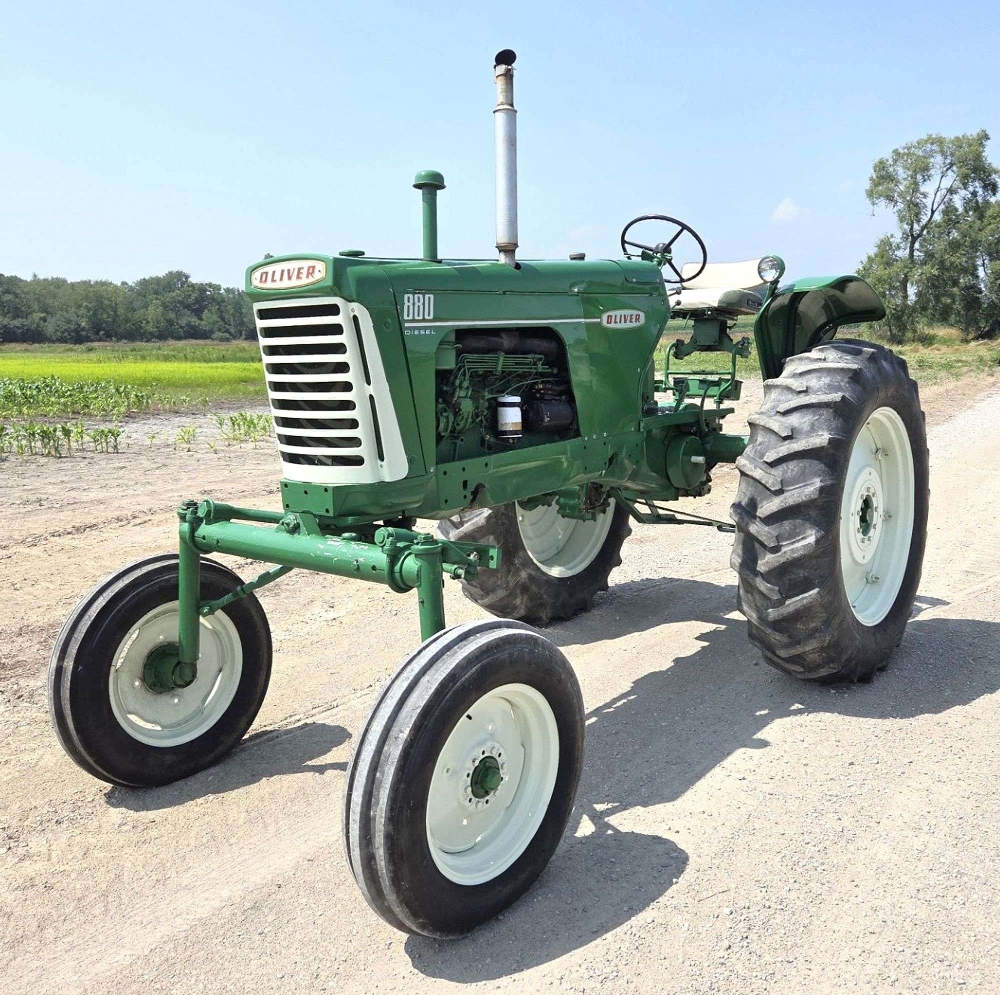 1958 Oliver 880 Equipment Image0
