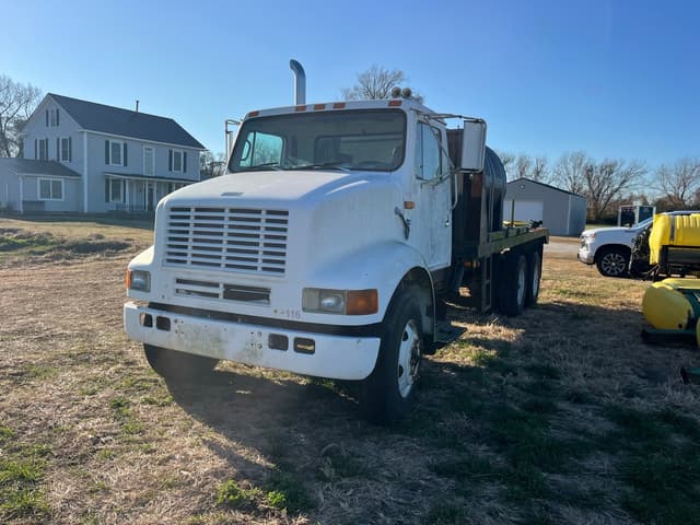 Image of International 8100 equipment image 1