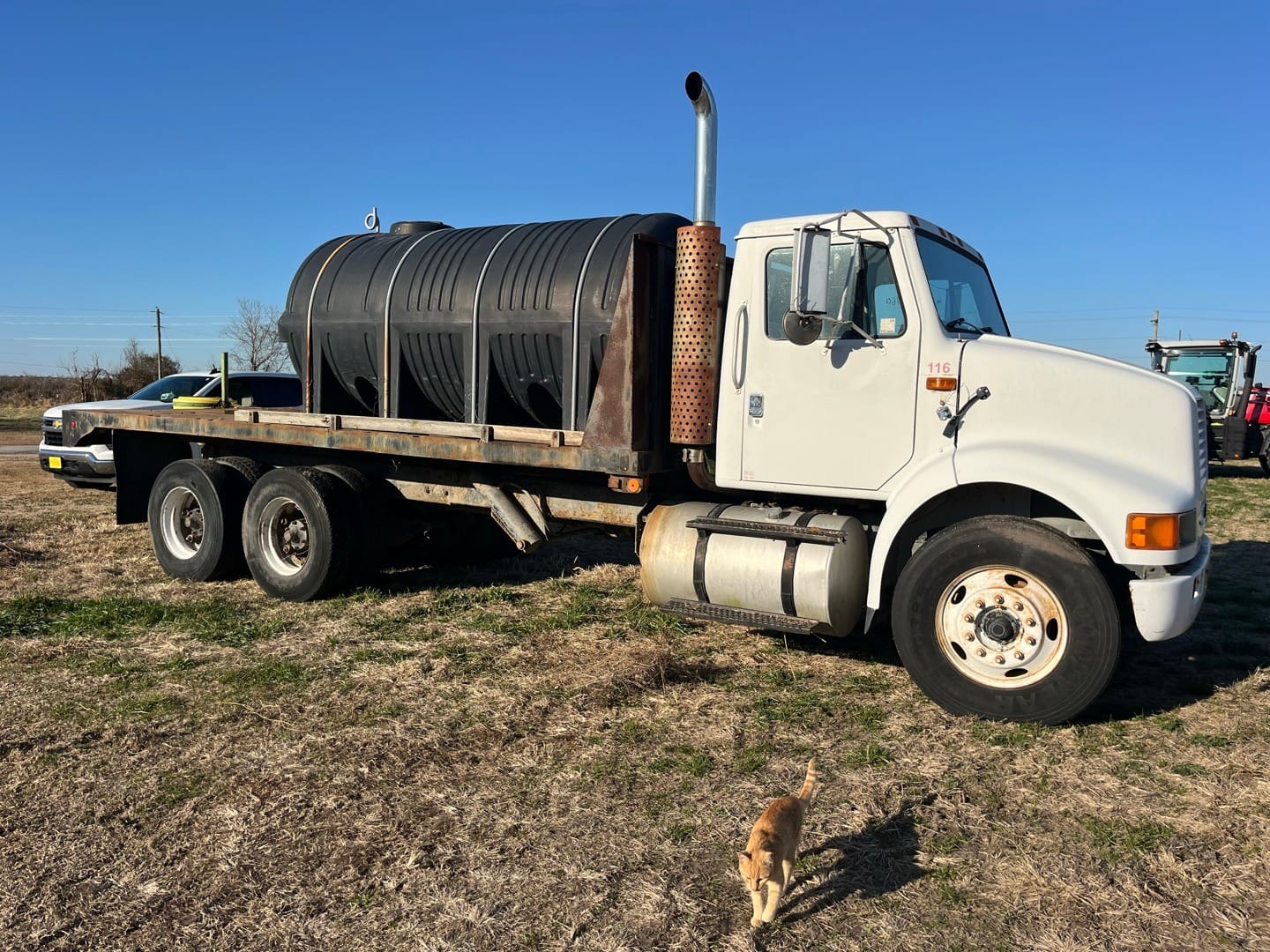 1998 International 8100 Equipment Image0
