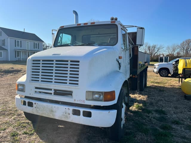 Image of International 8100 equipment image 2