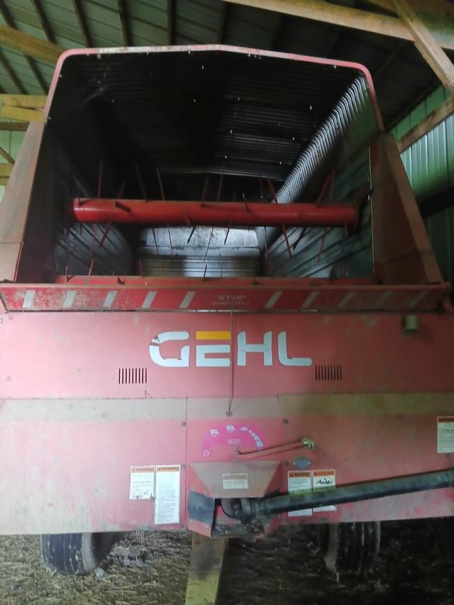 Image of Gehl 980 equipment image 1