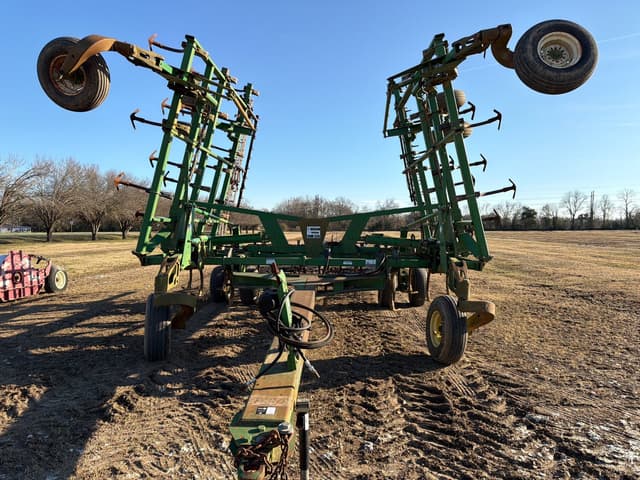 Image of John Deere 2210 equipment image 1