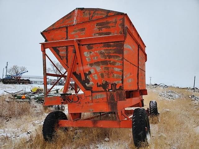 Image of Undetermined Forage Dump Cart equipment image 2