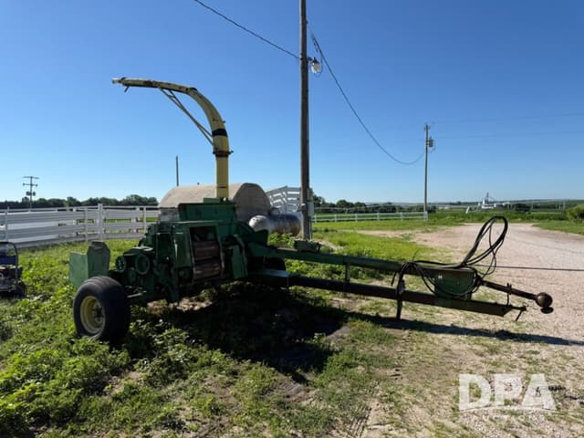 Image of John Deere 3940 equipment image 1
