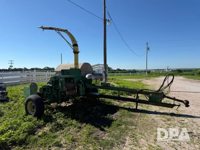 Image of John Deere 3940 equipment image 2