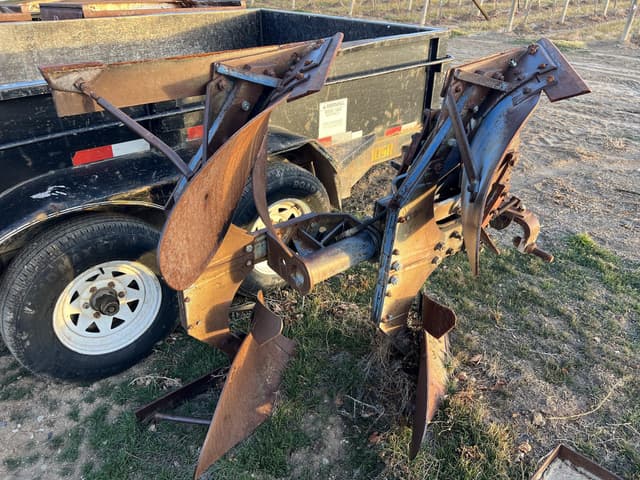 Image of Ford 10-445 equipment image 1