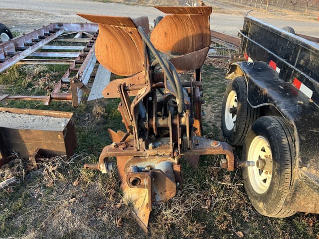 Image of Ford 10-445 equipment image 4