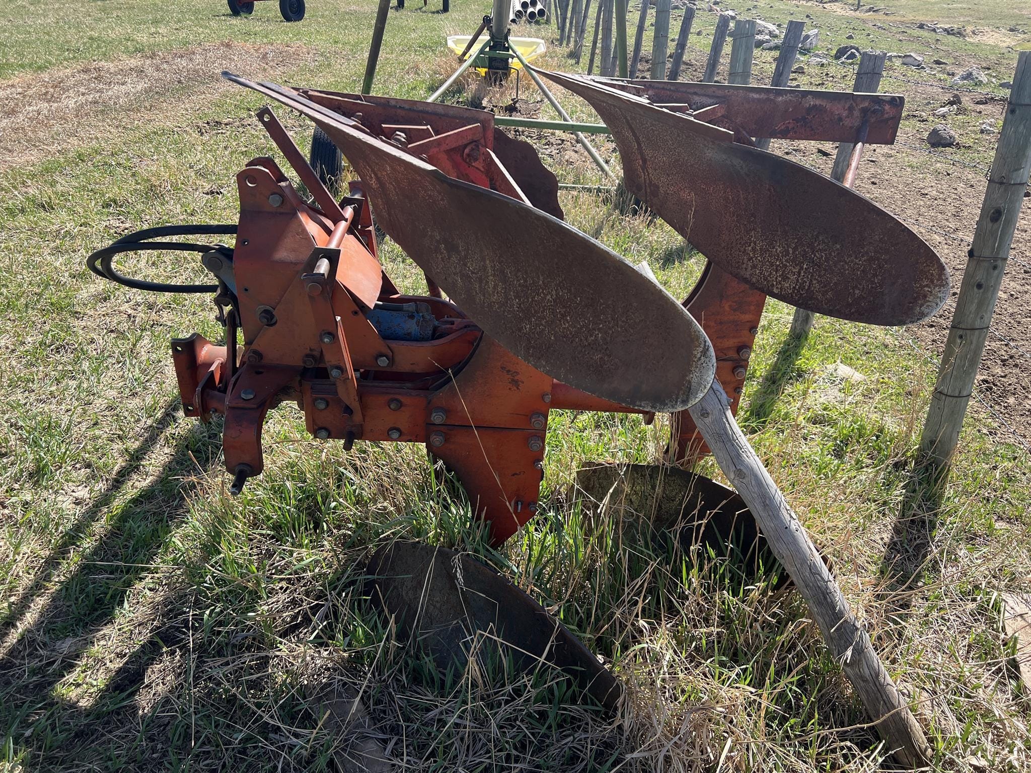 Ford 10-445 Equipment Image0