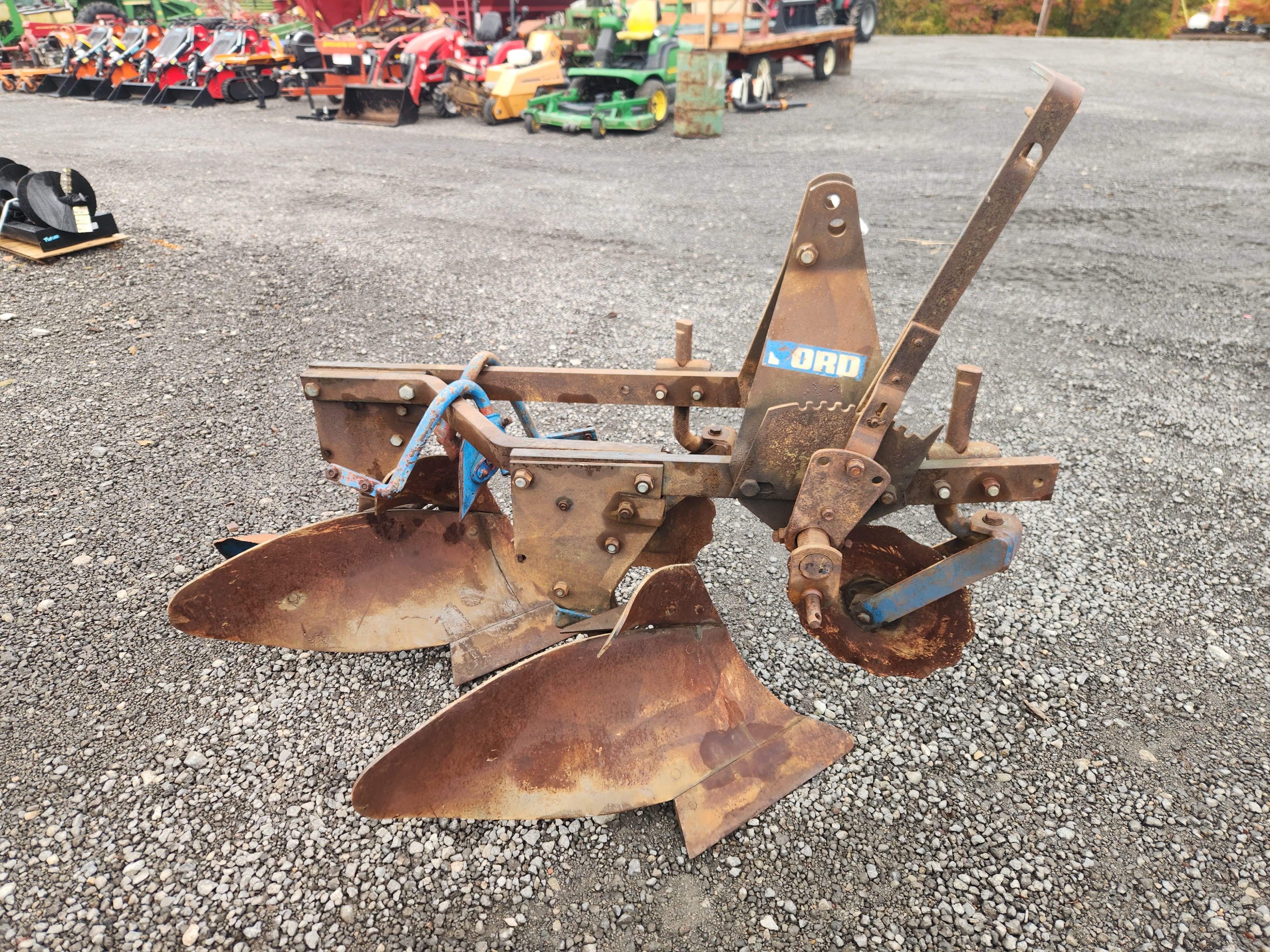 Ford 101 Equipment Image0