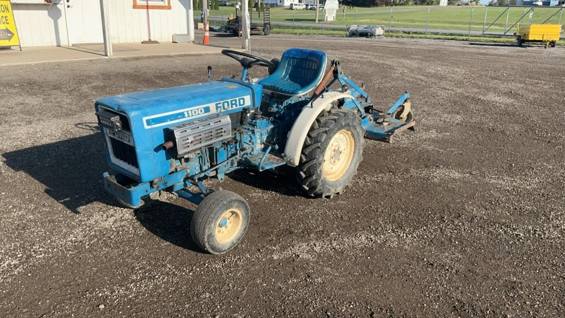 Ford 1100 Equipment Image0