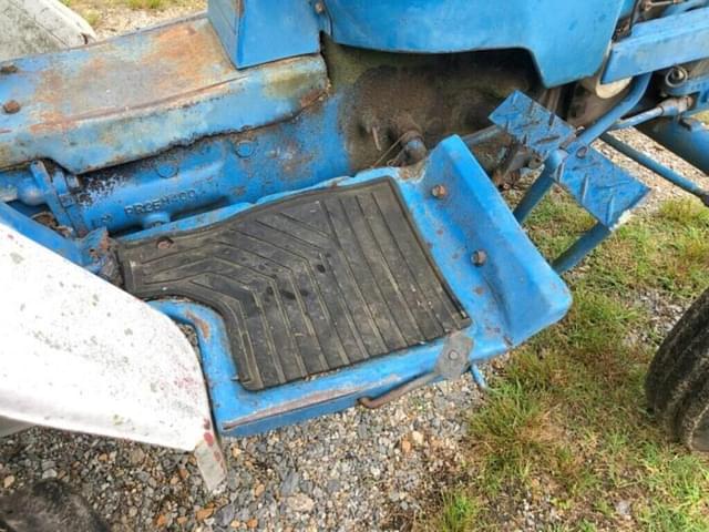 Image of Ford 1120 equipment image 2