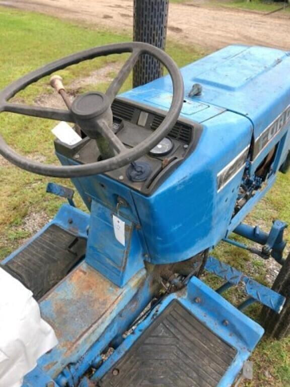 Image of Ford 1120 equipment image 4